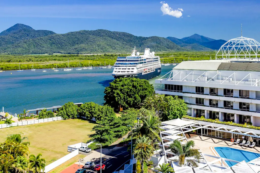 Pullman Reef Hotel Casino image 1