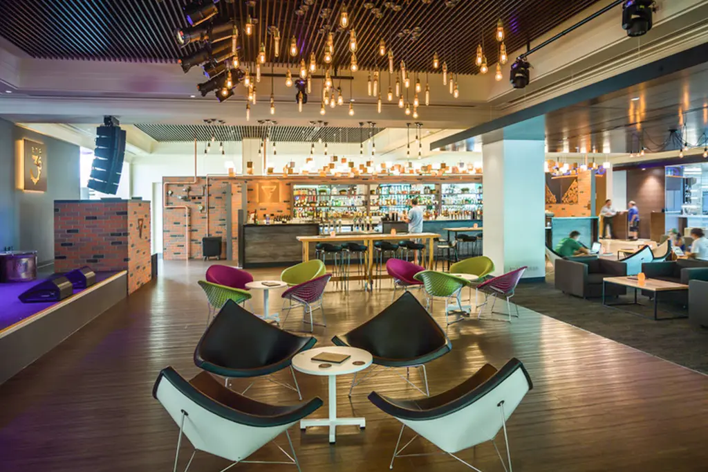 Pullman Reef Hotel Casino image 5