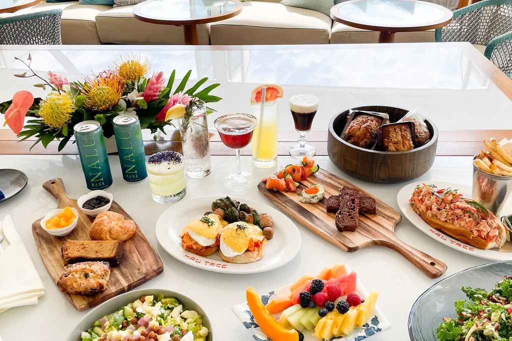 Kaimana Beach Hotel image 12