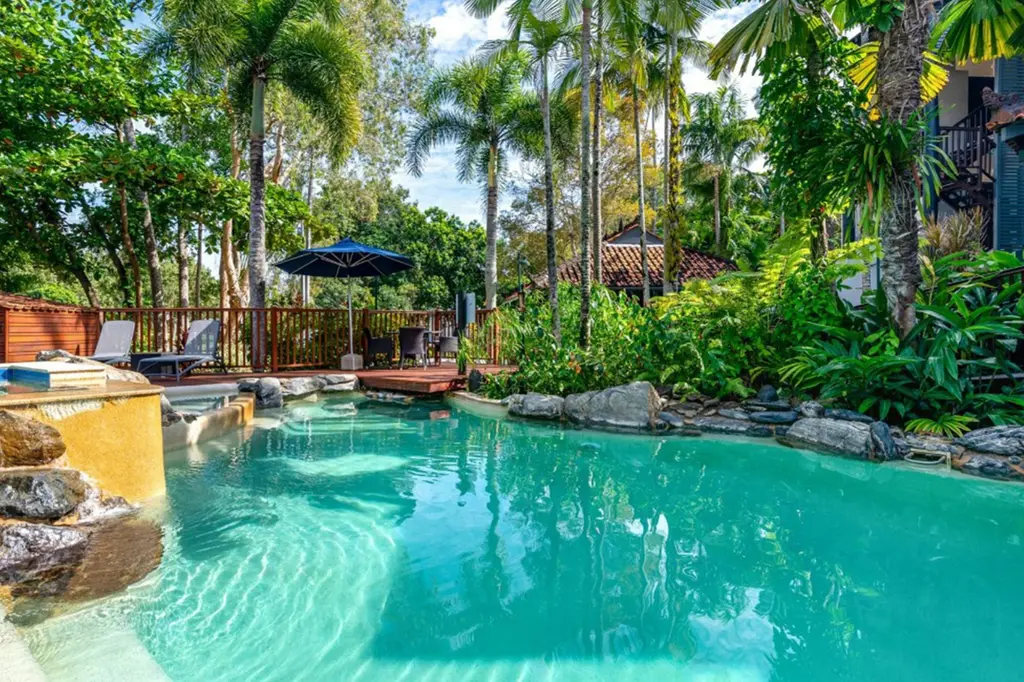 Hibiscus Resort & Spa image 1