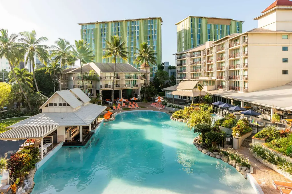 Novotel Cairns Oasis Resort image 2