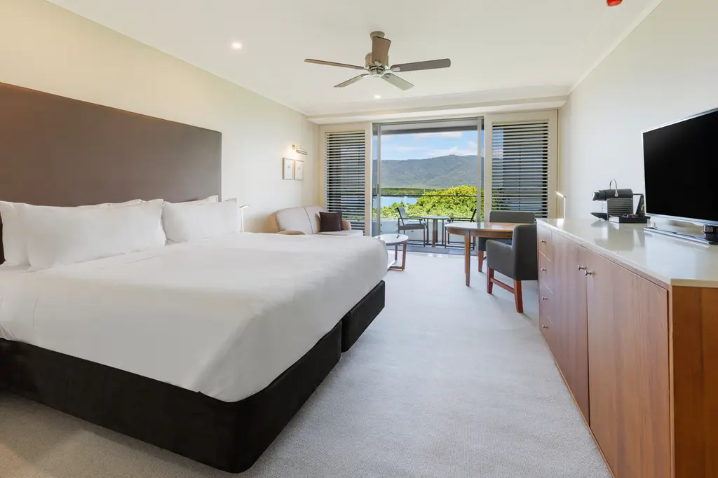 Pullman Reef Hotel Casino image 3