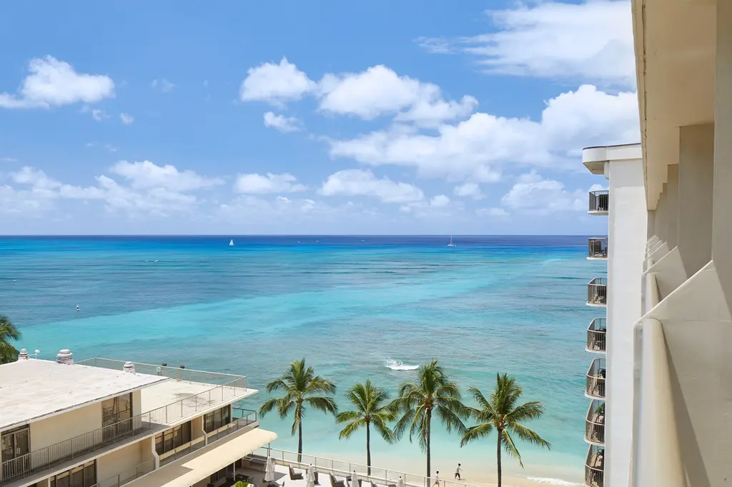 OUTRIGGER Reef Waikiki Beach Resort image 10